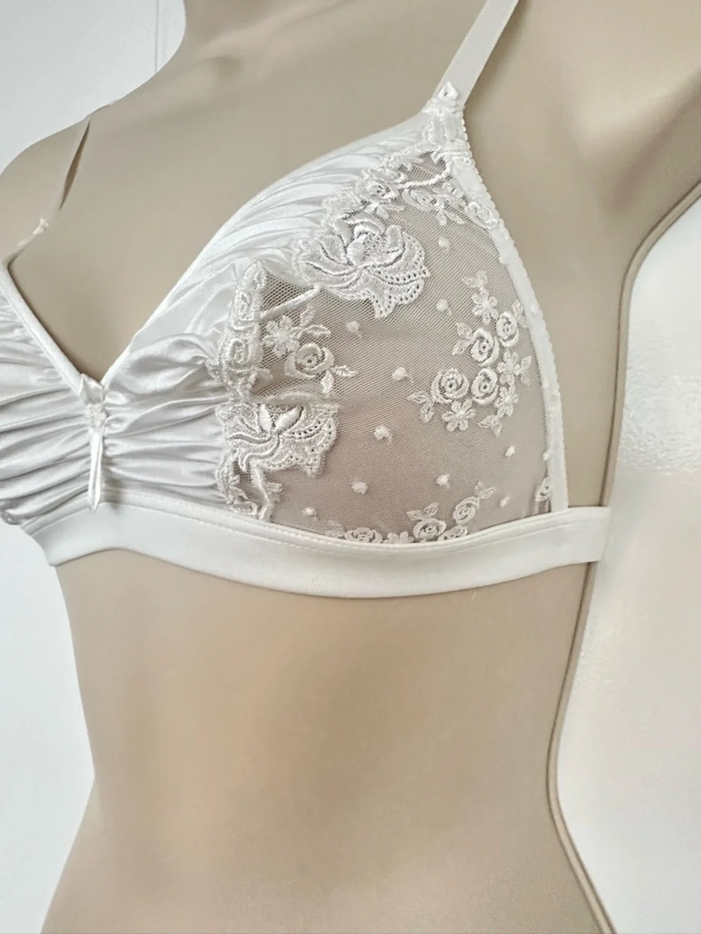 La Perla Collector Elegant White Lace Bralette